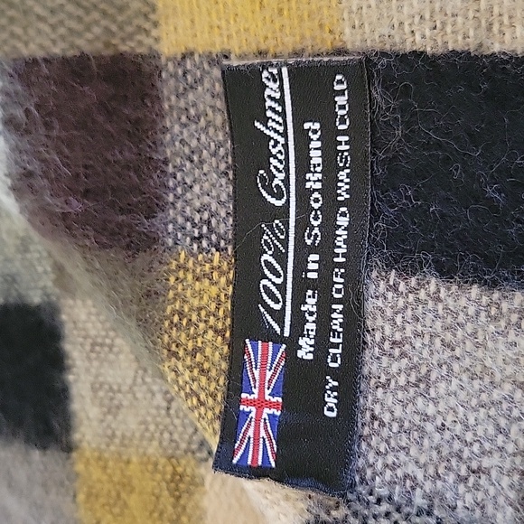 100% Cashmere Scarf - Picture 2 of 3